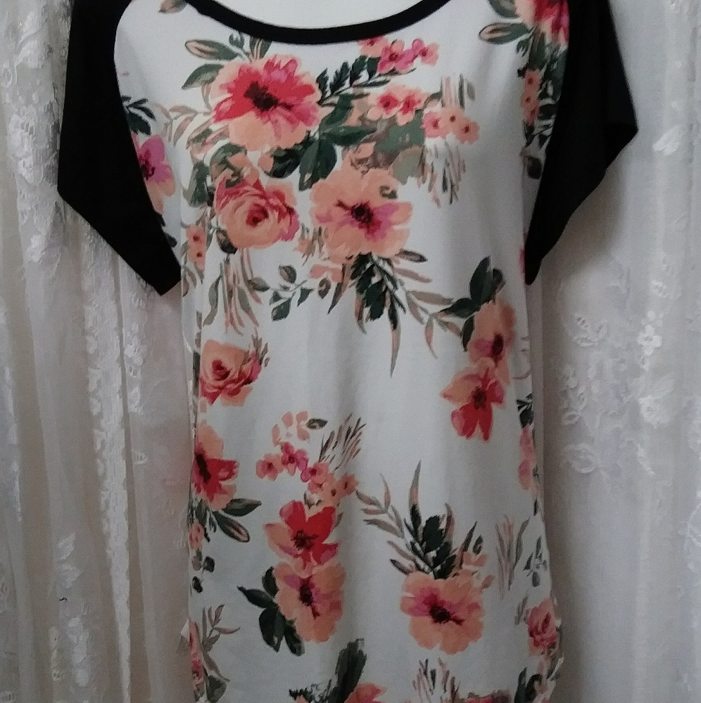Plus Size Floral Top